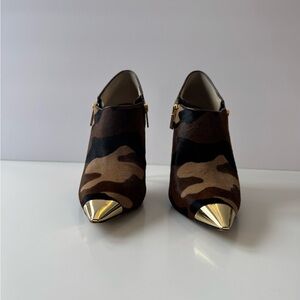 Michael Kors Zady Duffle Printed
Camo Haircalf Bootie - size 8